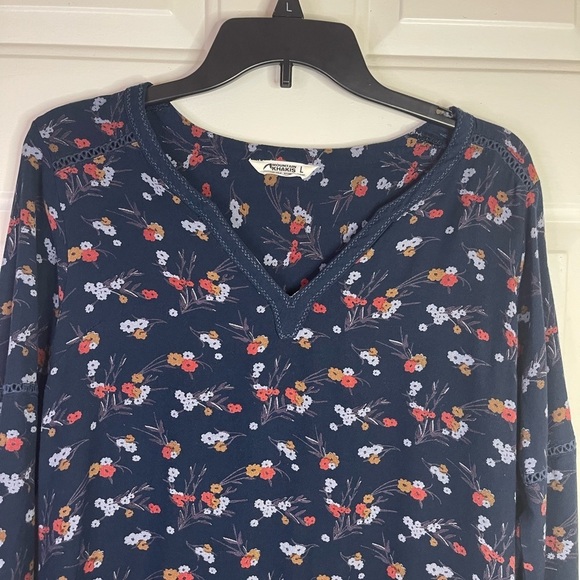 Mountain khaki floral v neck long sleeve top. - Picture 2 of 7
